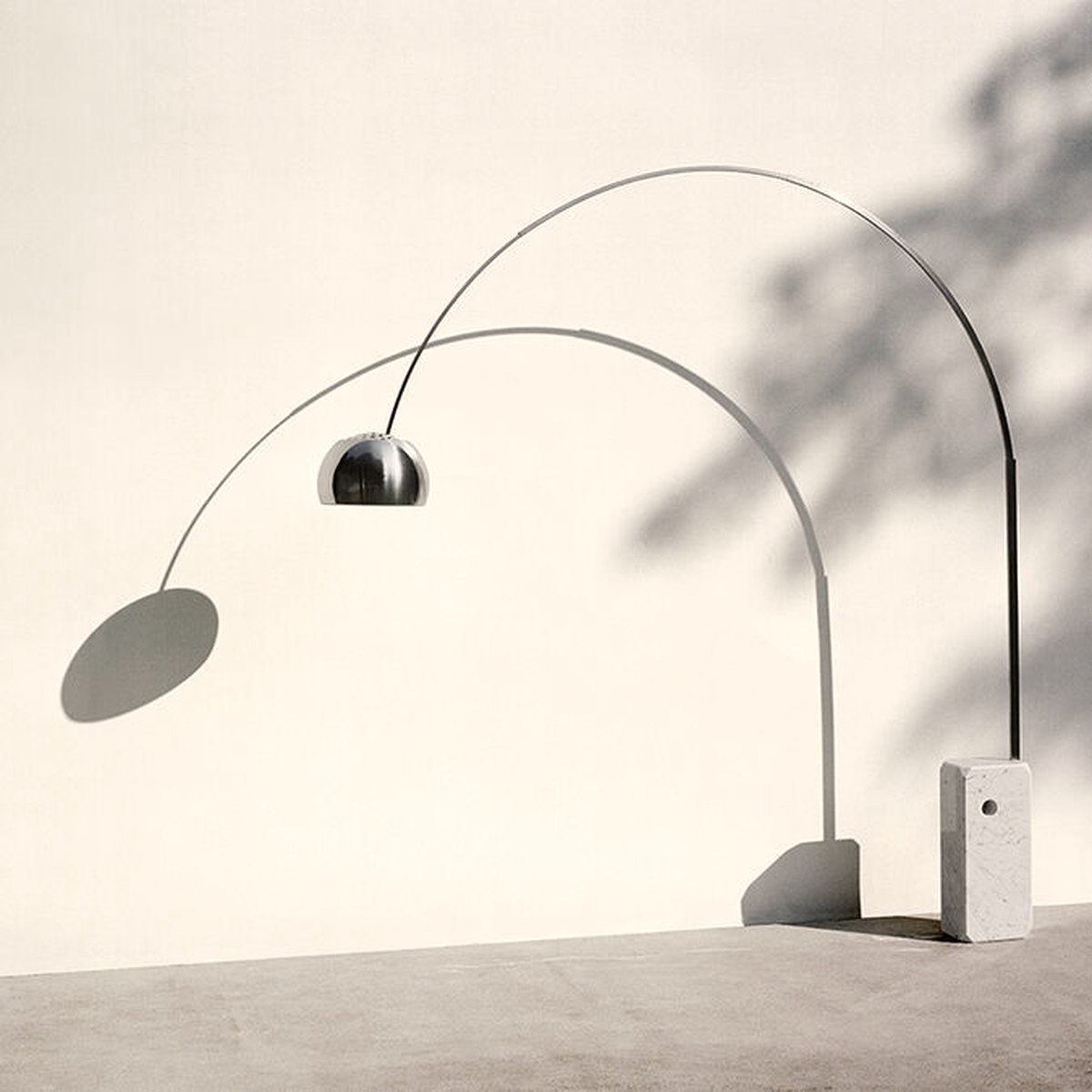 Flos Arco — у стены